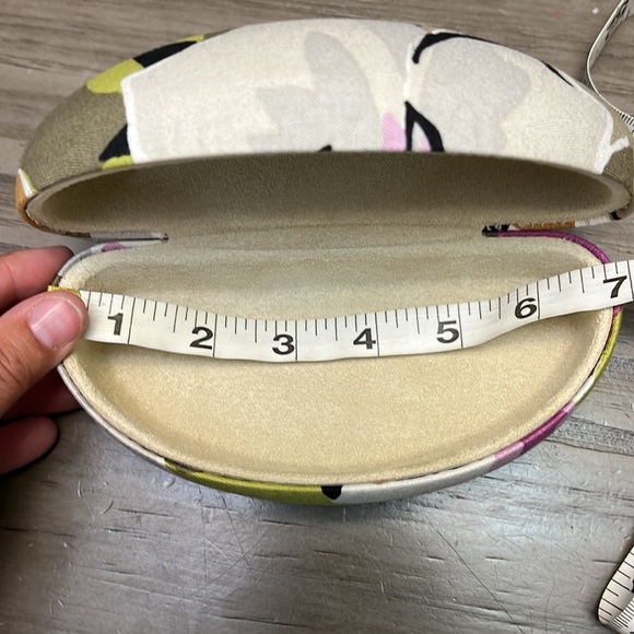 VERA BRADLEY GLASS CASE - Picture 11 of 14